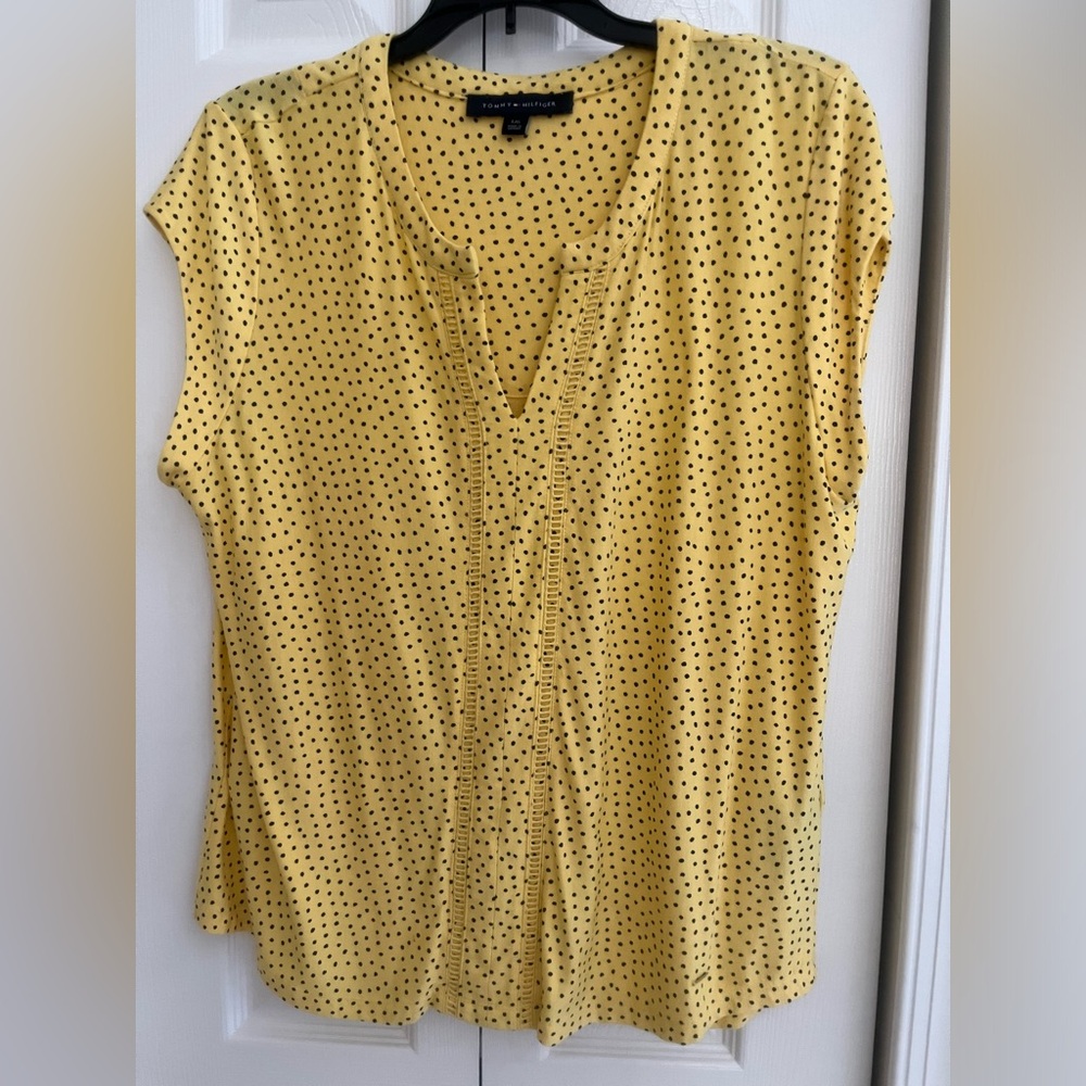 💕HP💕Tommy Hilfiger Women’s short sleeve blouse- yellow w/black polka dots